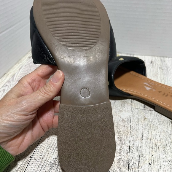 MARIELLA - QUILTED STUD SLIDES black flats size 9 like new - Picture 6 of 6